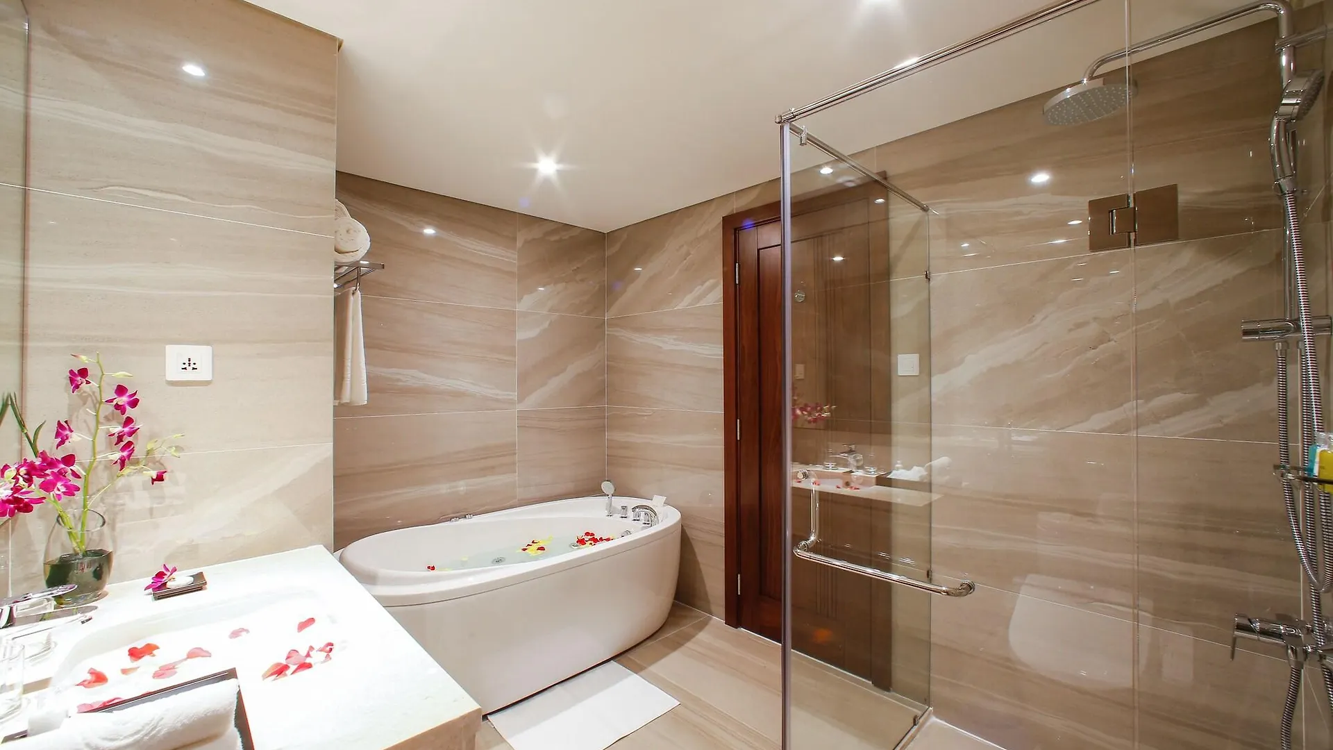 הו צ'י מין סיטי Orchids Saigon Hotel 4*, הו צ'י מין סיטי וייטנאם